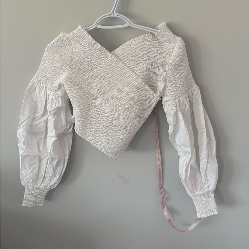 Chic White Women's Blouse with Puffed Sleeves